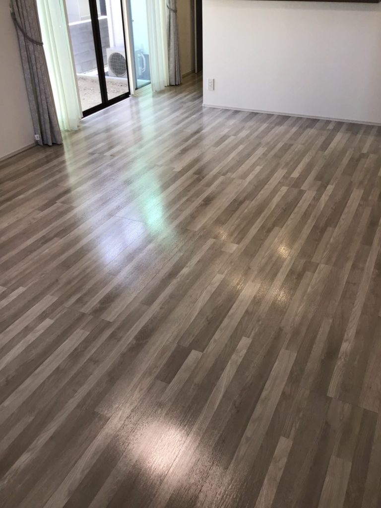 愛媛県伊予郡 K様邸 リクシル　ラシッサDランダムストライプ No.2660のフロアコーティング施工事例