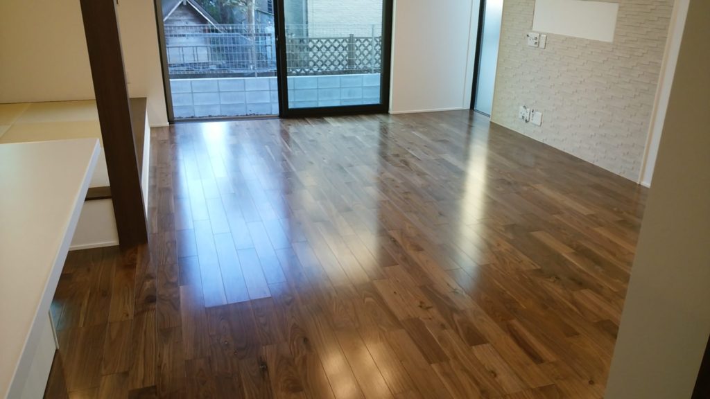 東京都昭島市 I様邸 朝日ウッドテックナチュラルMRX 3Pブラックウォールナット No.2348のフロアコーティング施工事例