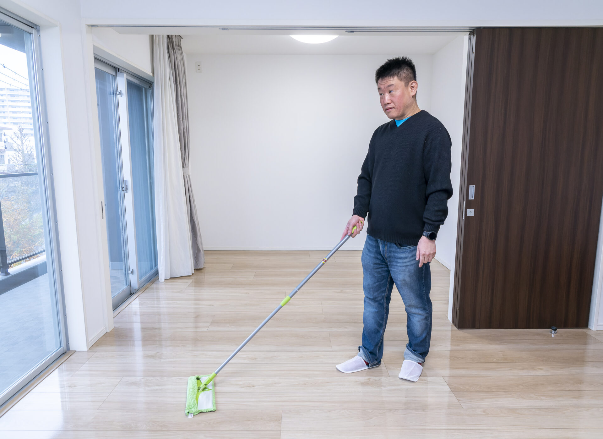 モップを持つU様