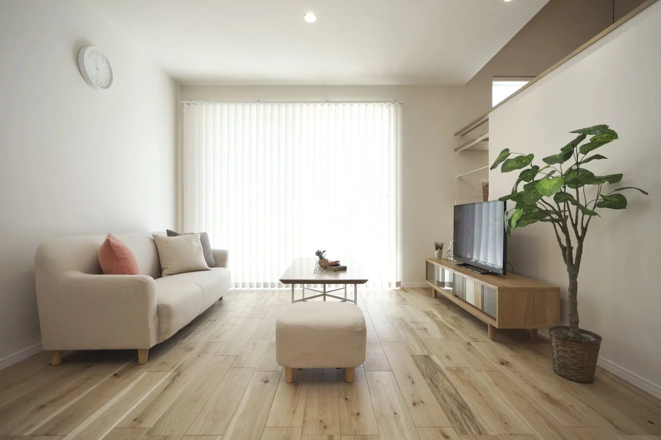 単なるツヤ出しではない。私が考える「フロアコーティング」の真の価値｜床と暮らしのはなし Vol.5