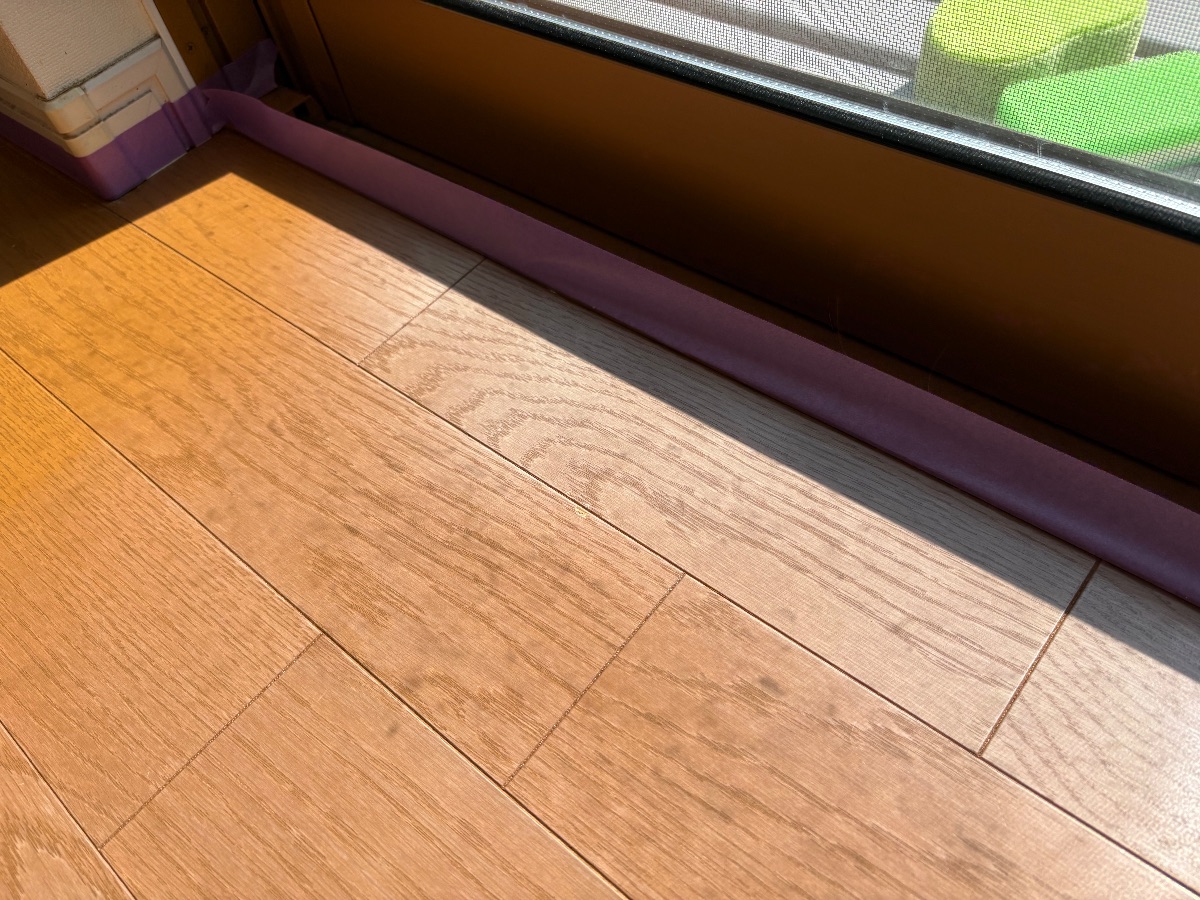 神奈川県W様邸：日焼けや結露による劣化が気になりやすい掃き出し窓部分